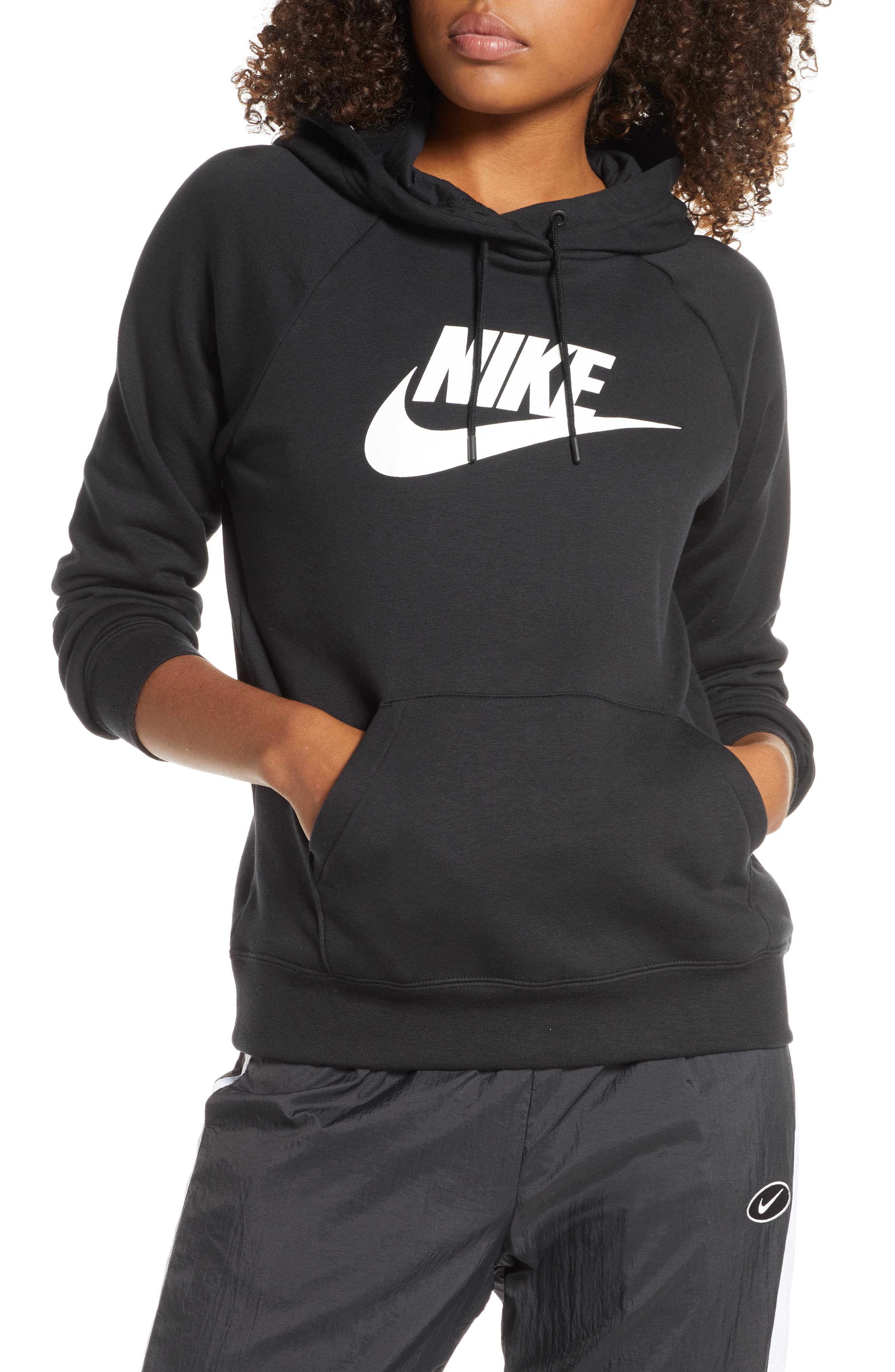 Nike Sportswear Essential Pullover Hoodie
