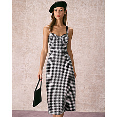 The Black Sweetheart Neck Plaid Midi Dress