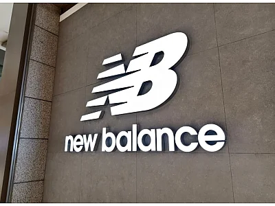 The New Balance Anomaly: How a “Dad Shoe” Became a Cultural Correction